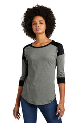 New Era   Women's Heritage Blend 3/4-Sleeve Baseball Raglan Tee. LNEA104