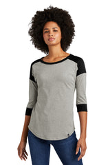 New Era   Women's Heritage Blend 3/4-Sleeve Baseball Raglan Tee. LNEA104