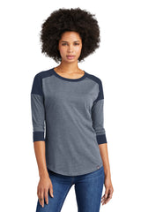 New Era   Women's Heritage Blend 3/4-Sleeve Baseball Raglan Tee. LNEA104